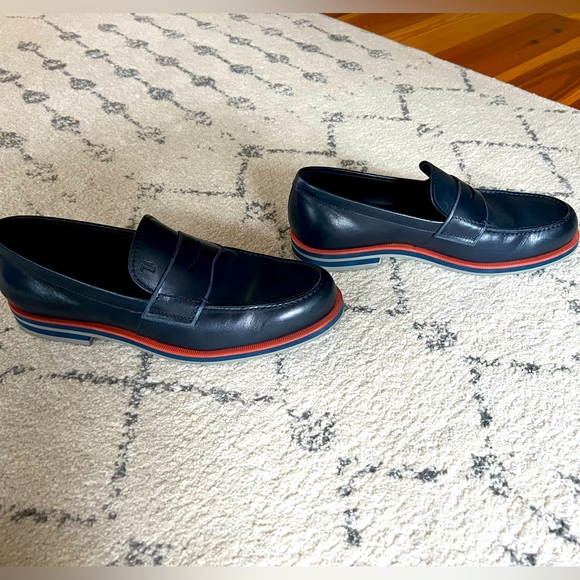 TODs Men’s navy loafers - Picture 7 of 11